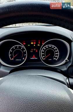 Внедорожник / Кроссовер Mitsubishi ASX 2013 в 