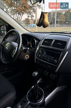 Внедорожник / Кроссовер Mitsubishi ASX 2014 в 