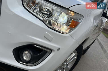 Внедорожник / Кроссовер Mitsubishi ASX 2013 в 