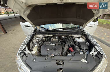 Внедорожник / Кроссовер Mitsubishi ASX 2013 в 