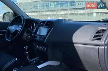 Внедорожник / Кроссовер Mitsubishi ASX 2010 в 