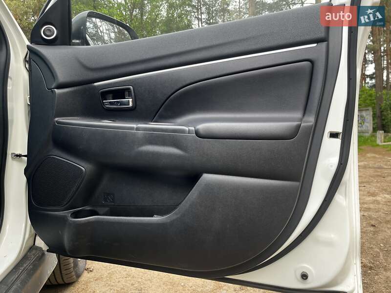 Внедорожник / Кроссовер Mitsubishi ASX 2011 в Новояворовске