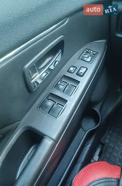 Внедорожник / Кроссовер Mitsubishi ASX 2014 в 