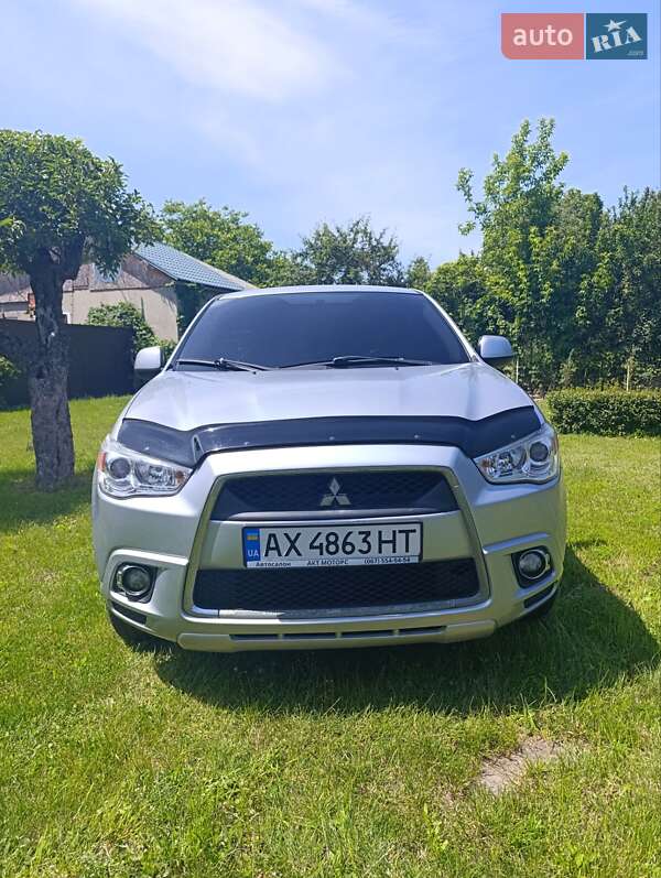 Внедорожник / Кроссовер Mitsubishi ASX 2011 в 