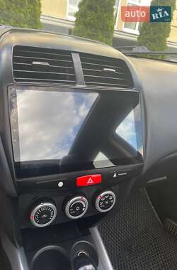 Внедорожник / Кроссовер Mitsubishi ASX 2010 в 