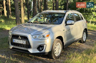 Внедорожник / Кроссовер Mitsubishi ASX 2015 в 