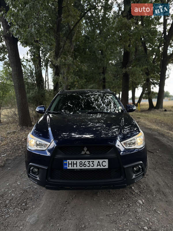 Внедорожник / Кроссовер Mitsubishi ASX 2010 в 