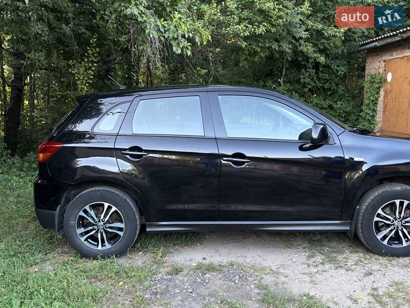 Внедорожник / Кроссовер Mitsubishi ASX 2010 в Ромнах