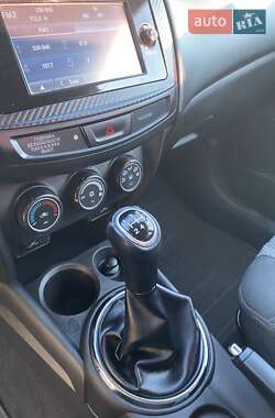 Внедорожник / Кроссовер Mitsubishi ASX 2015 в 