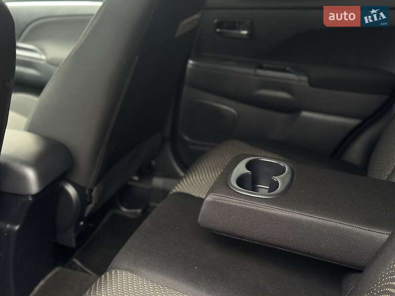 Позашляховик / Кросовер Mitsubishi ASX 2016 в Києві