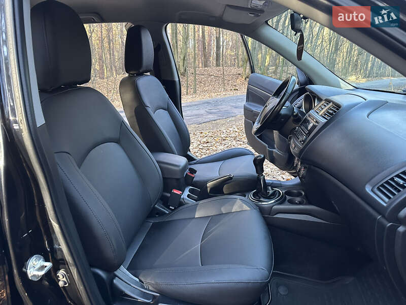 Позашляховик / Кросовер Mitsubishi ASX 2015 в Житомирі