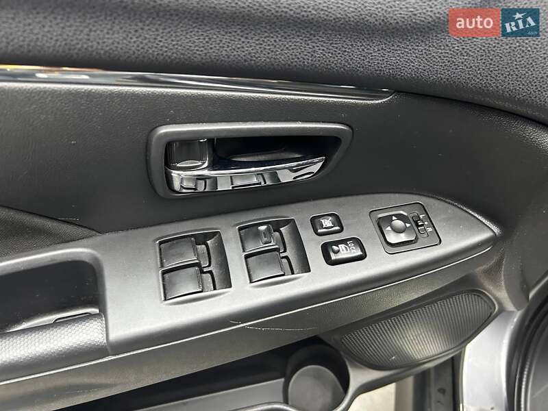 Внедорожник / Кроссовер Mitsubishi ASX 2017 в Черновцах