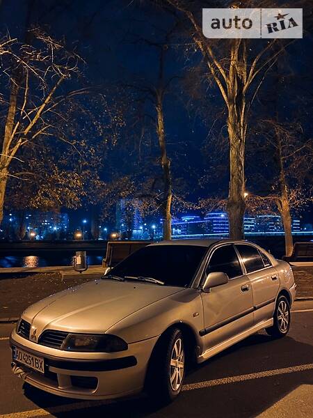 Ліфтбек Mitsubishi Carisma 2001 в Ужгороді