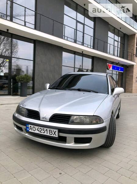 Ліфтбек Mitsubishi Carisma 2001 в Ужгороді