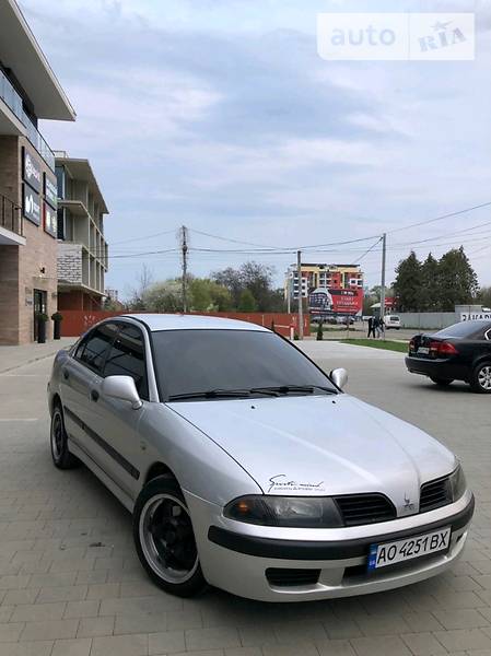 Ліфтбек Mitsubishi Carisma 2001 в Ужгороді