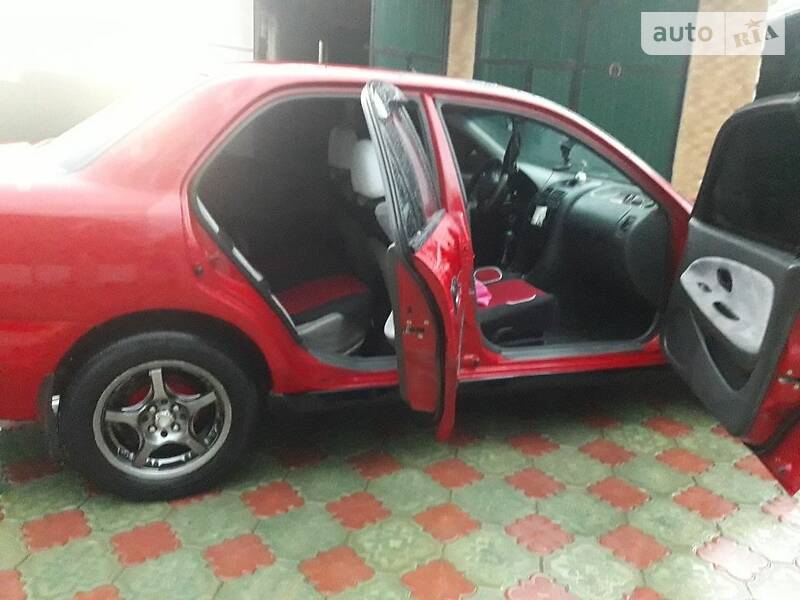 Седан Mitsubishi Carisma 1997 в Сторожинці