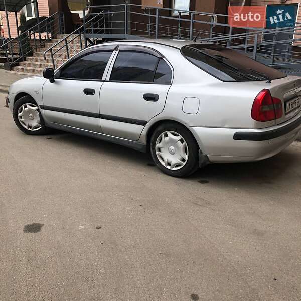 Лифтбек Mitsubishi Carisma 2003 в Киеве