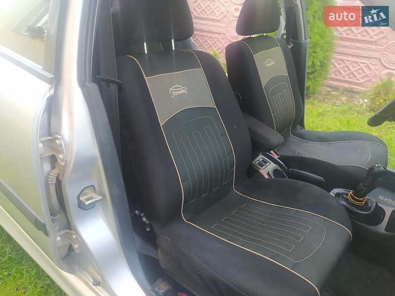 Хэтчбек Mitsubishi Carisma 2000 в Надворной