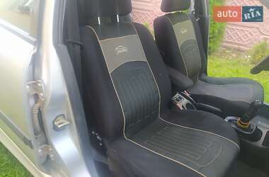 Хэтчбек Mitsubishi Carisma 2000 в 
