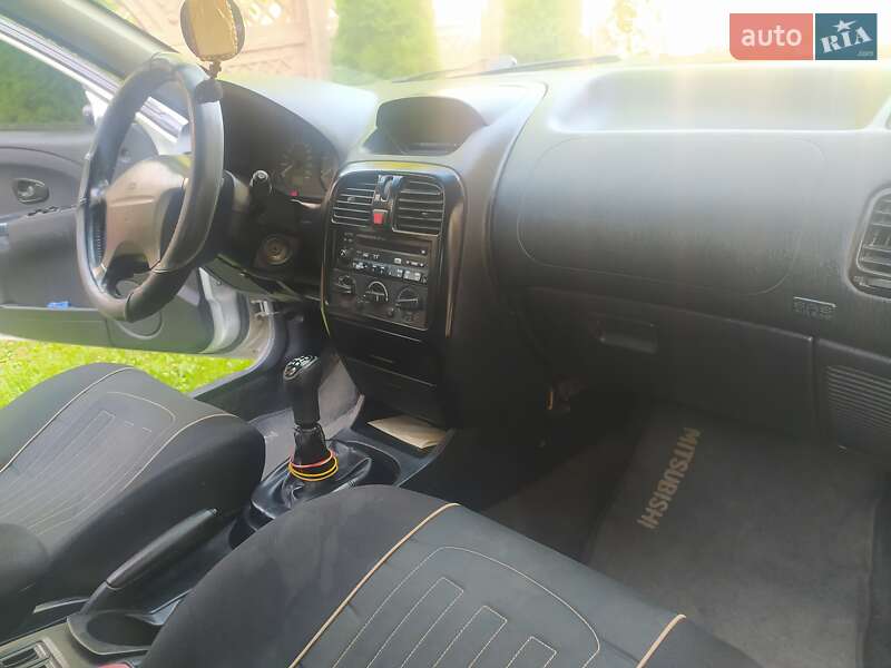 Хэтчбек Mitsubishi Carisma 2000 в Надворной