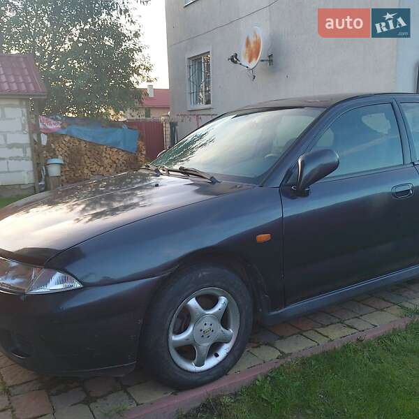 Седан Mitsubishi Carisma 1996 в Львове