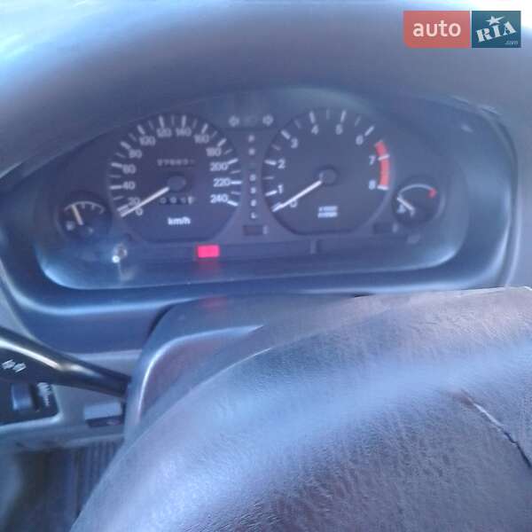 Седан Mitsubishi Carisma 1996 в Львове