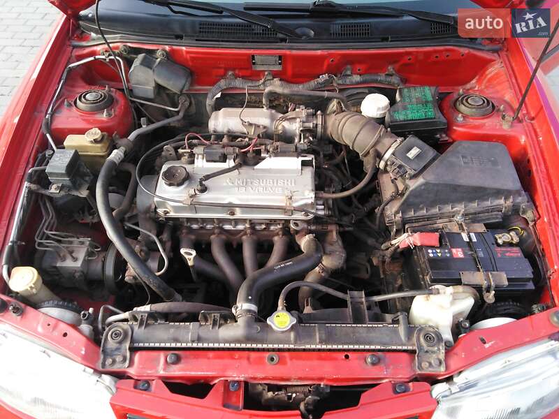 Ліфтбек Mitsubishi Carisma 1998 в Шептицькому