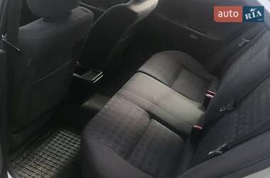 Седан Mitsubishi Carisma 2000 в Ивано-Франковске