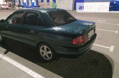 Седан Mitsubishi Carisma 2000 в Сокале
