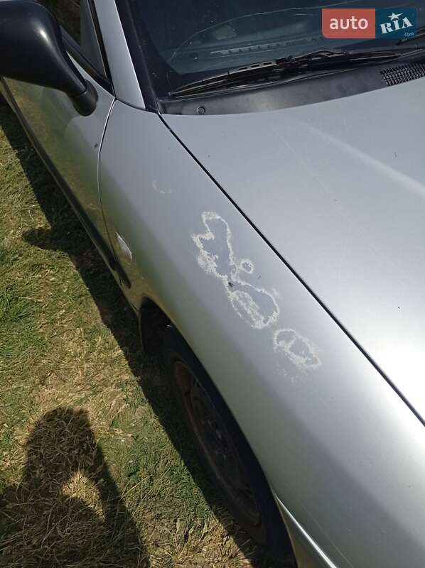 Седан Mitsubishi Carisma 2001 в Шаргороде