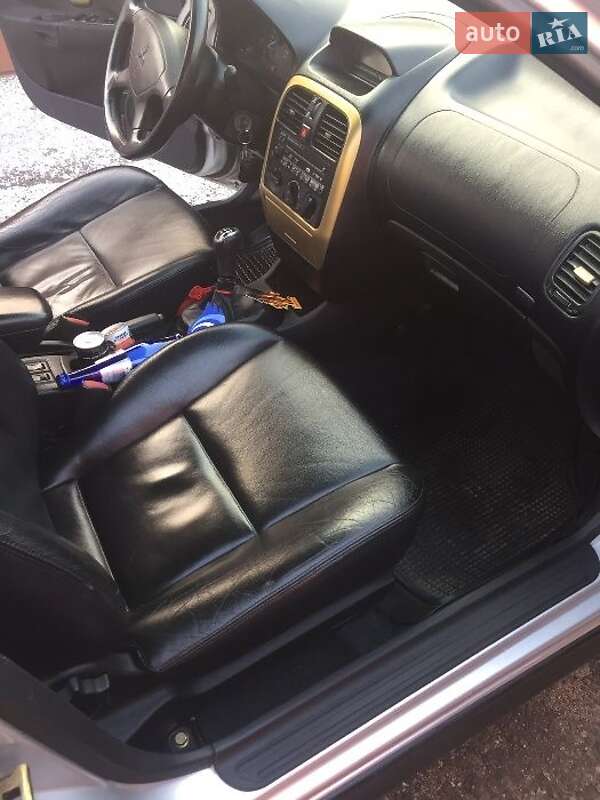 Седан Mitsubishi Carisma 2002 в Черкассах