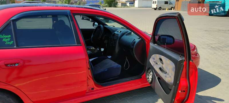 Седан Mitsubishi Carisma 1997 в Одесі