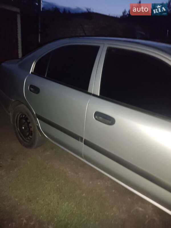 Ліфтбек Mitsubishi Carisma 2002 в Краснограді