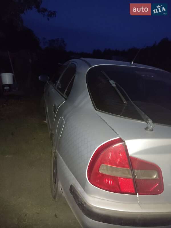 Ліфтбек Mitsubishi Carisma 2002 в Краснограді