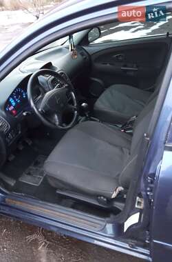 Ліфтбек Mitsubishi Carisma 2002 в Міжгір'ї