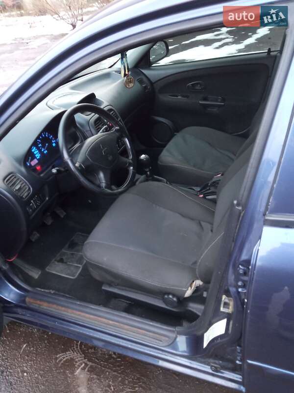 Лифтбек Mitsubishi Carisma 2002 в Межгорье