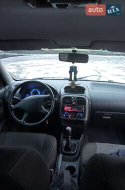 Ліфтбек Mitsubishi Carisma 2002 в Міжгір'ї
