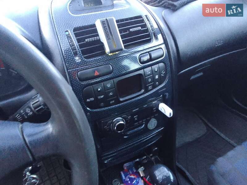 Ліфтбек Mitsubishi Carisma 1999 в Рівному