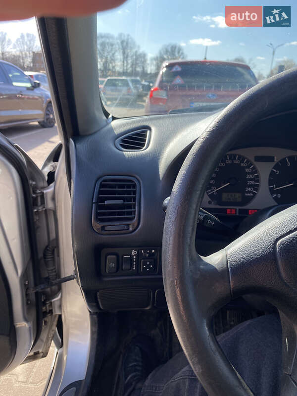 Лифтбек Mitsubishi Carisma 2002 в Житомире