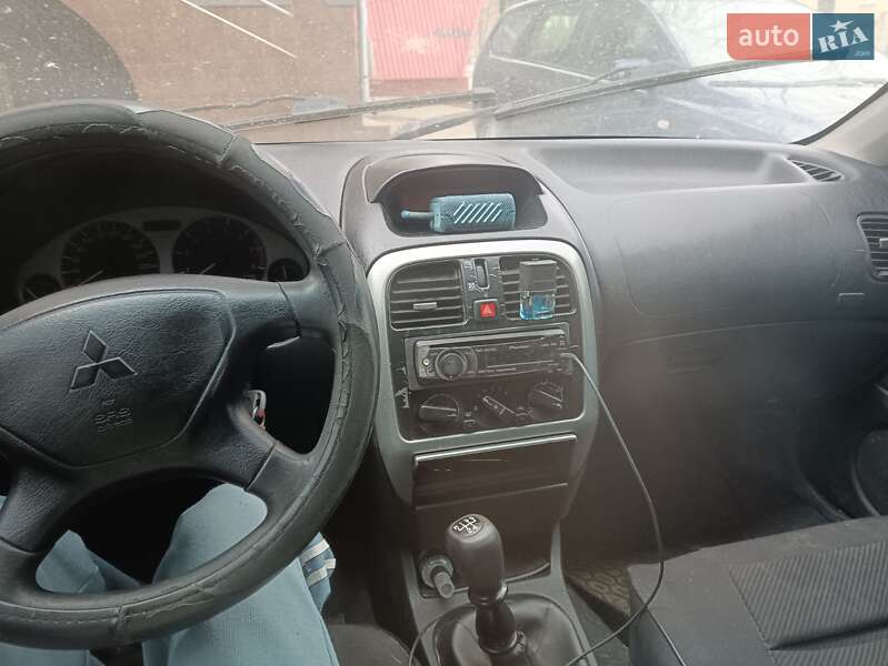 Седан Mitsubishi Carisma 2003 в Запоріжжі фото 3 Седан Mitsubishi Carisma 2003 в Запоріжжі