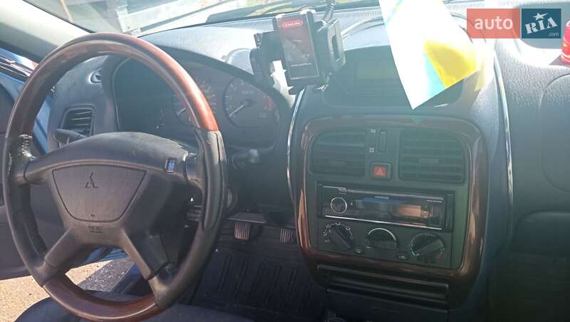 Седан Mitsubishi Carisma 2000 в Гайсине