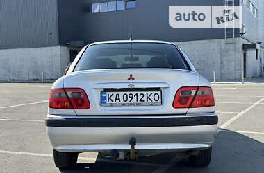 Седан Mitsubishi Carisma 2001 в Киеве