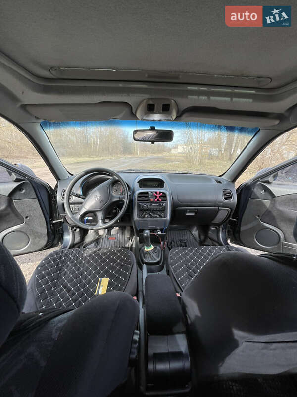 Седан Mitsubishi Carisma 2000 в Опошне