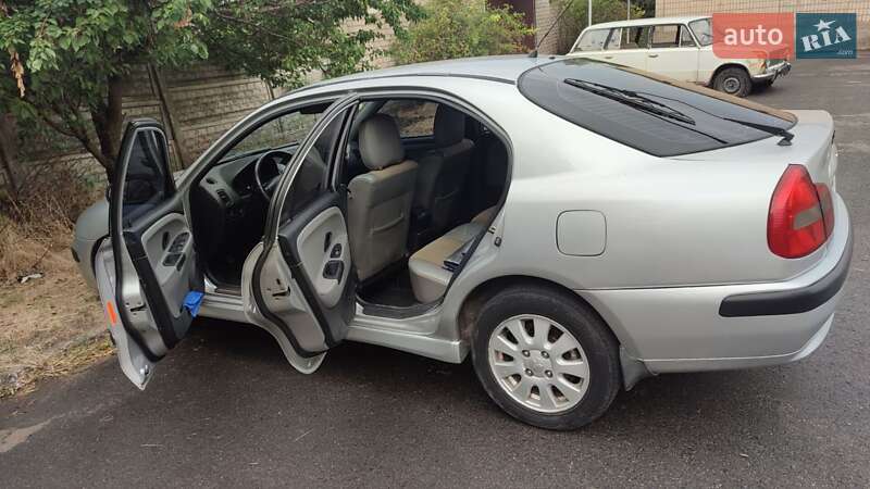 Лифтбек Mitsubishi Carisma 2002 в Кривом Роге