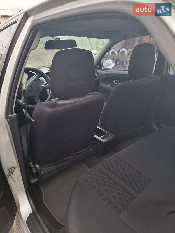 Седан Mitsubishi Carisma 2002 в Гайвороні