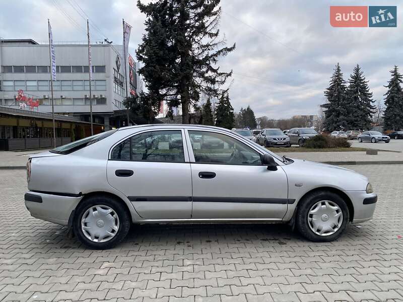 Лифтбек Mitsubishi Carisma 2001 в Кельменцах