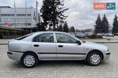 Лифтбек Mitsubishi Carisma 2001 в 