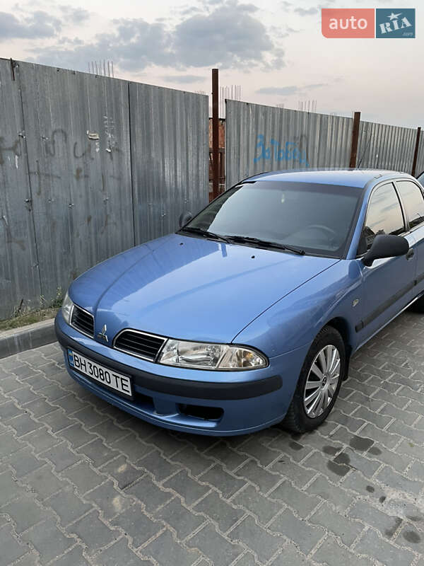Седан Mitsubishi Carisma 2001 в Южному