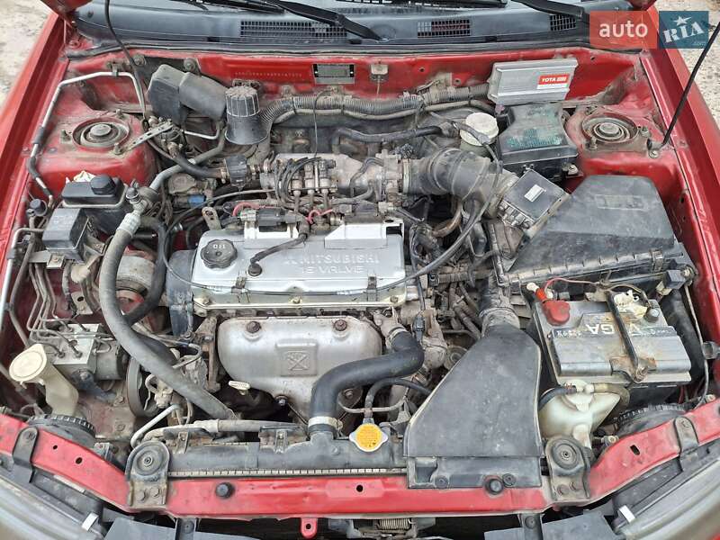 Седан Mitsubishi Carisma 2003 в Вышгороде