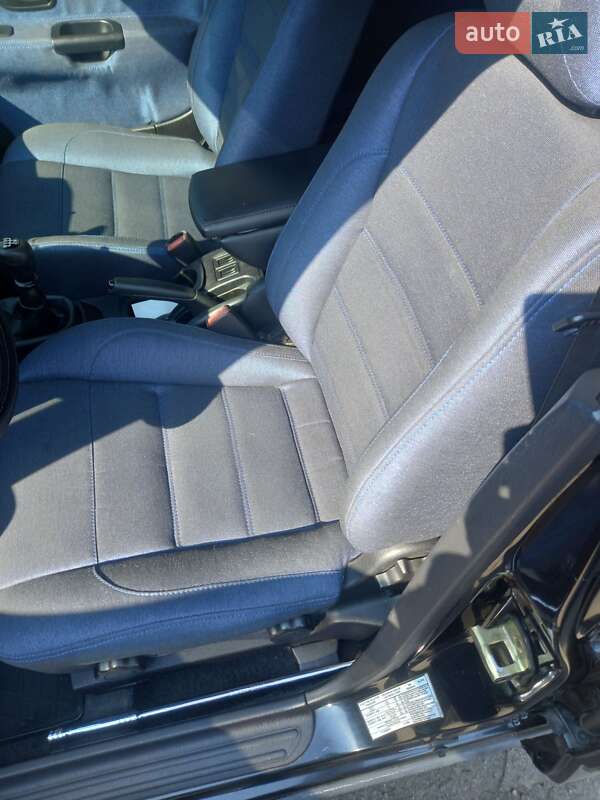 Седан Mitsubishi Carisma 2003 в Днепре